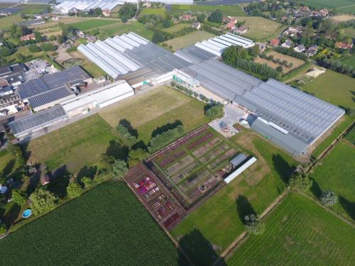 f5fd-luchtfoto-bedrijf-met-nieuwbouw-rudy-raes.jpg